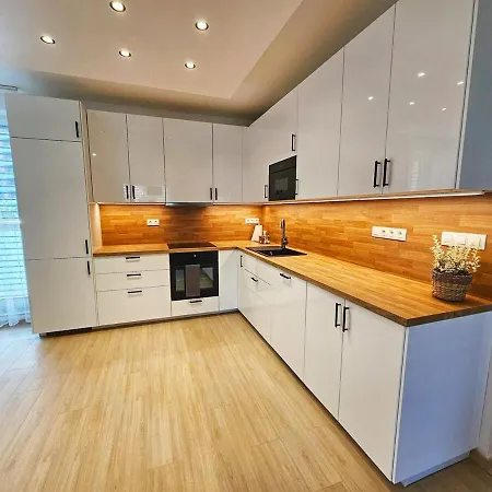 1 Bosakova 21 3 Room Large Apartment * ברטיסלאבה