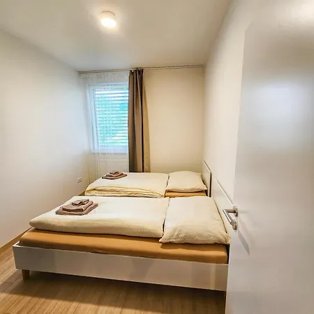 Apartamento 1 Bosakova 21 3 Room Large Apartment